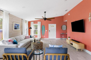 Hidden Grove Hot Tub Deck w Lounge 2 blocks to the Beach